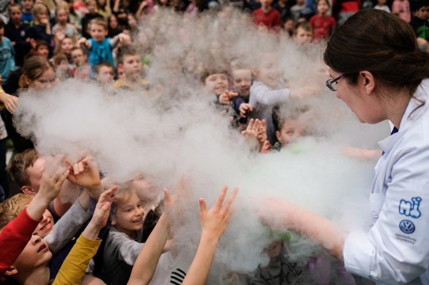 Festiwal Technologiczny: Uczniowie Polewali ręce lodem i...