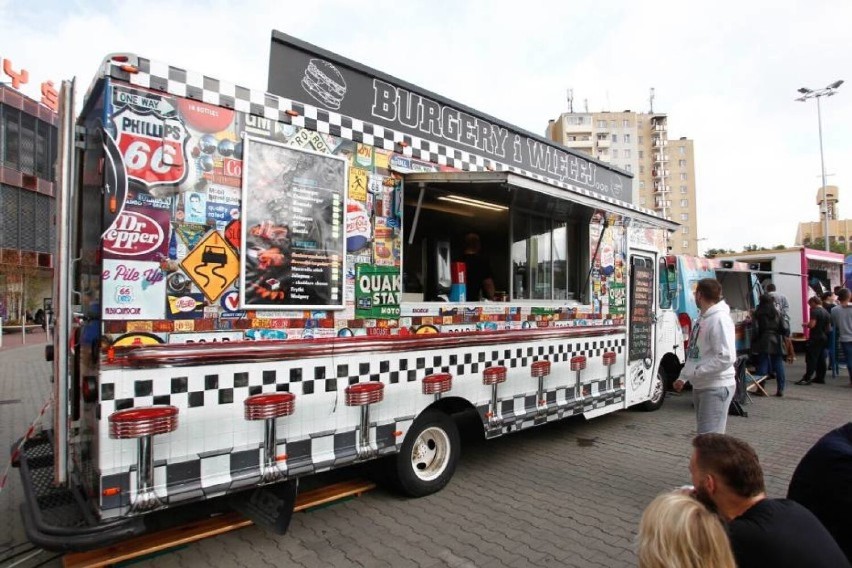 Street Food Festival  na parkingu Galerii Nowy Świat. Będą potrawy kuchni hiszpańskiej, amerykańskiej, meksykańskiej, azjatyckiej i polskiej