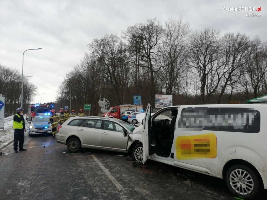 W wypadku, do którego doszło 1 lutego nad ranem, rannych...