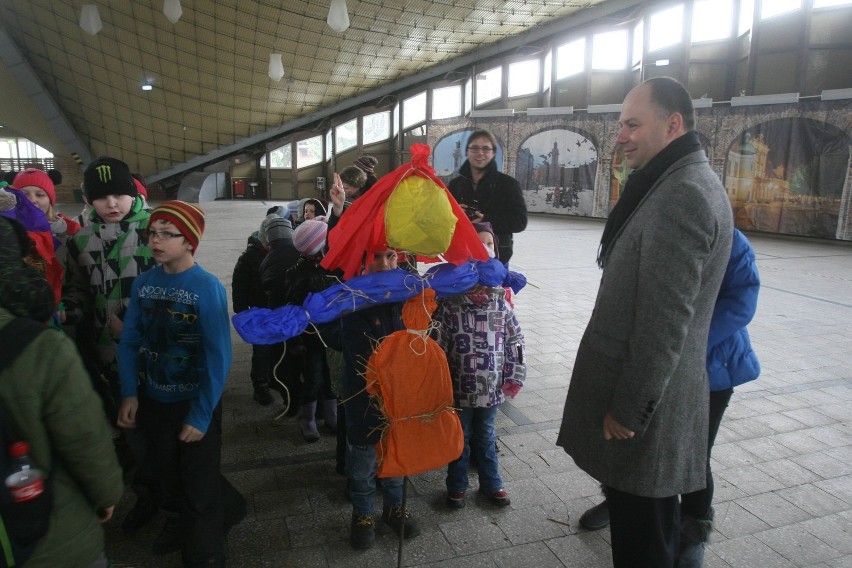 Czas na wiosnę! Dzieci topiły Marzannę w Parku Śląskim [ZOBACZ ZDJĘCIA]