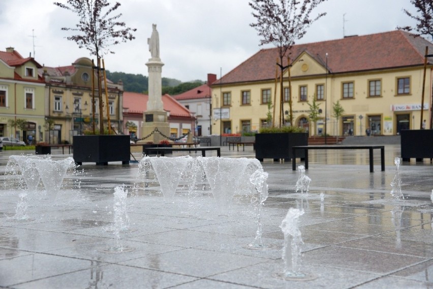 Fontanna multimedialna na bocheńskim Rynku już działa, w...