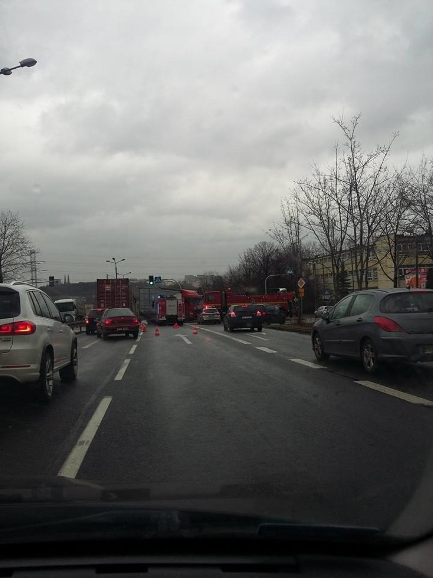 Wypadek ciężarówki w Sosnowcu na DK...