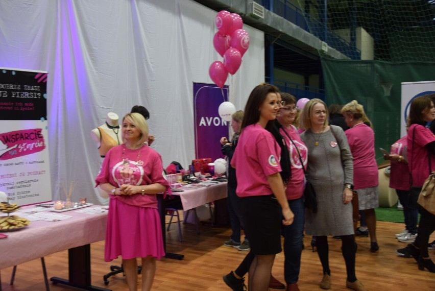 Setki skierniewiczanek wzięło udział w akcji promującej profilaktyczne badania piersi