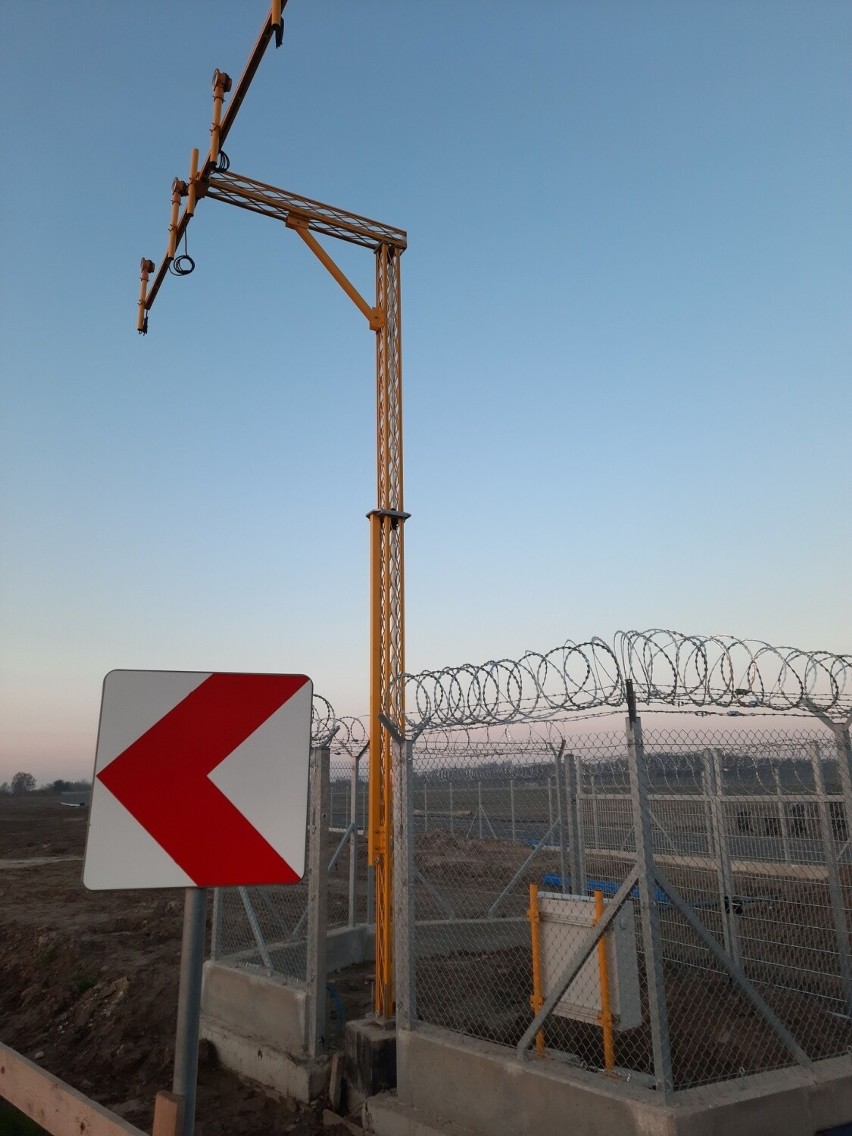 Gotowy płot od strony wschodniej lotniska na Sadkowie.