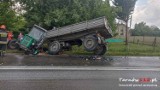 Wypadek na DK 73 koło Tarnowa. Samochód osobowy zderzył się z ciągnikiem rolniczym. Są poszkodowani [ZDJĘCIA]