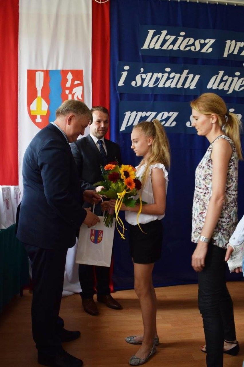 Gmina Puławy nagrodziła swoich najzdolniejszych uczniów (ZDJĘCIA)