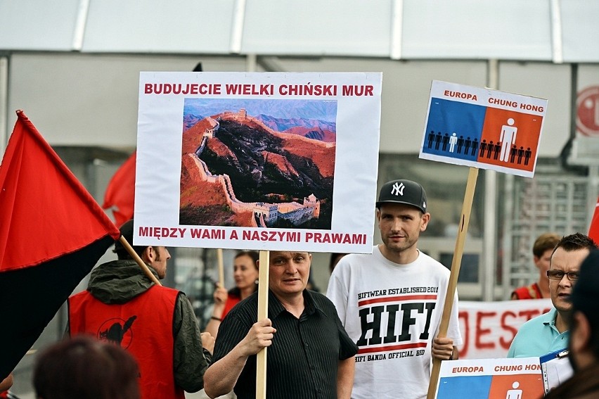 LG: Protest w fabryce Chung Hong to atak anarchistów (ZDJĘCIA)