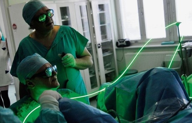 Pacjent, zoperowany zielonym laserem, już następnego dnia może iść do domu