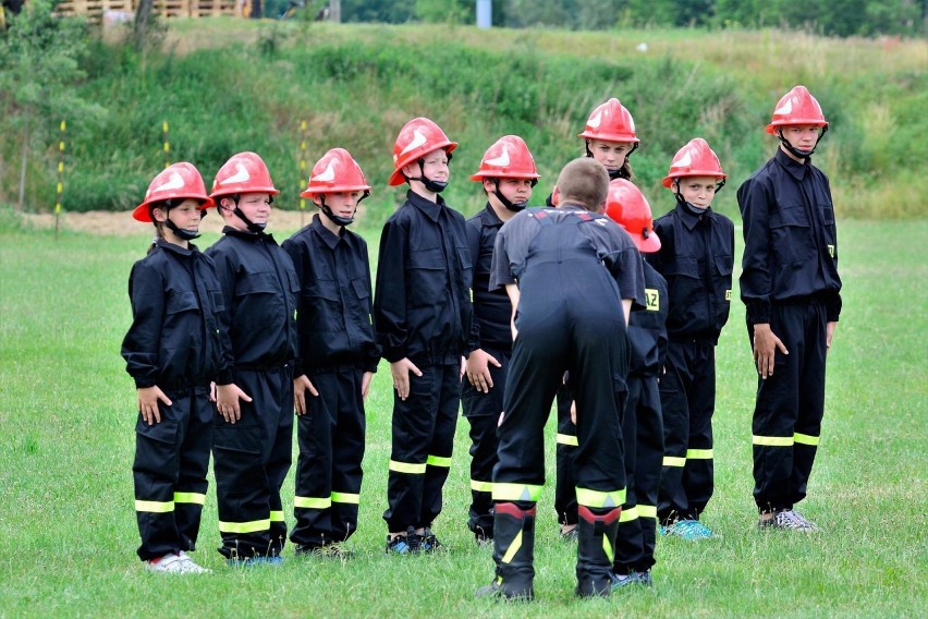 Gminne Zawody Sportowo - Pożarnicze w Mostkach. Łącznie w zawodach wystartowało siedem drużyn [zdjęcia]