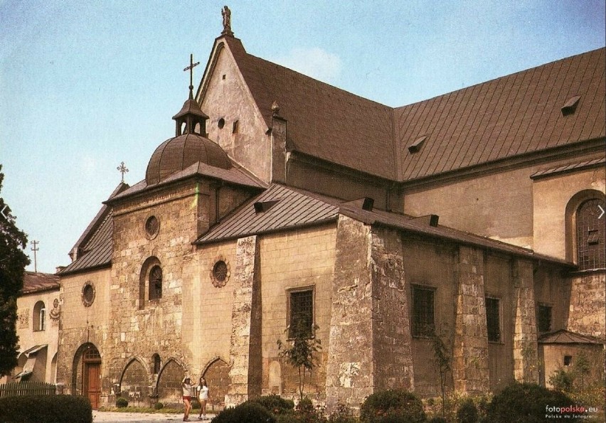Lata 1980-1984 , Jędrzejów. "Kościół Cystersów - elewacja...
