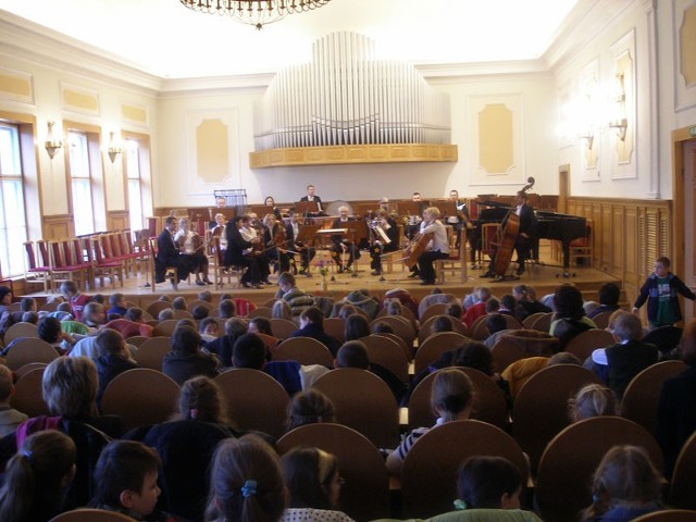 Najsłynniejsze standardy jazzowe zabrzmią w piątek w wykonaniu Kwartetu Jazowego Tomasza Bielskiego i Orkiestry Filharmonii Kaliskiej pod batutą Rafała Jacka Delekty.