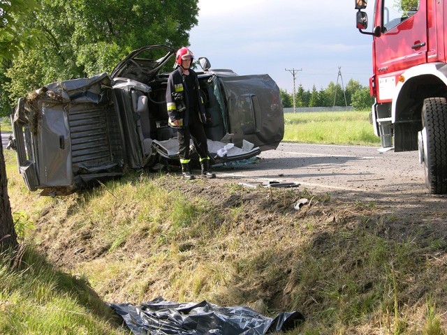 Pick-up z Chińczykami z COVEC dachował pod Skierniewicami. Dwóch mężczyzn nie żyje