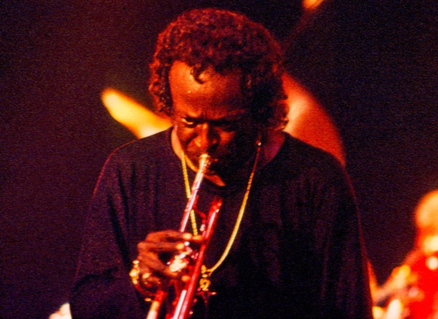 2006 – Miles Davis został pośmiertnie wprowadzony do Rock...
