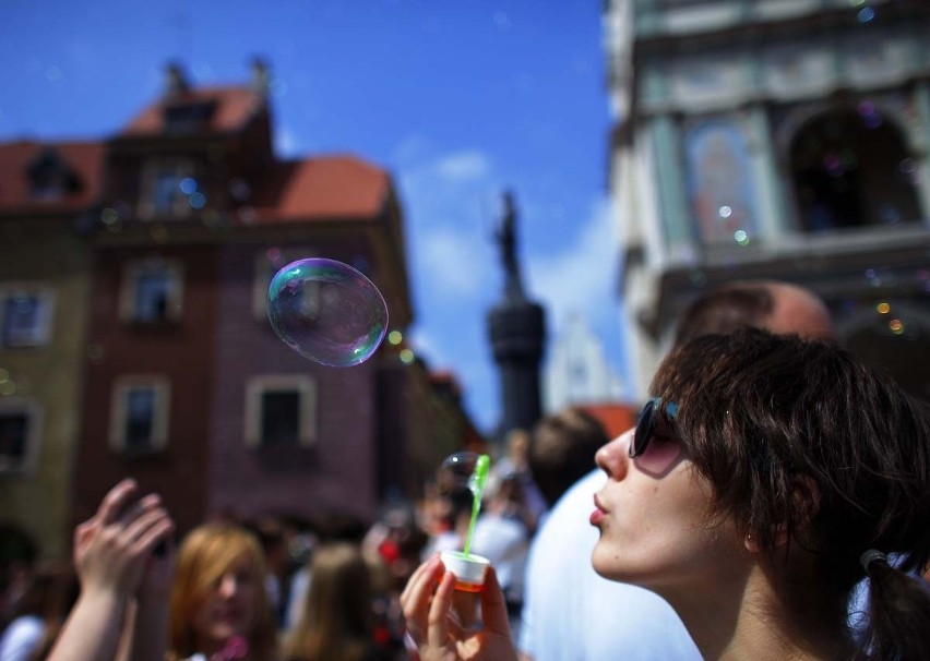 Poznań: Stary Rynek cały w bańkach [GALERIA ZDJĘĆ, FILM]