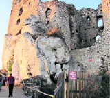 Zabytkowy zamek w Mirowie bez natychmiastowej konserwacji popadnie w ruinę