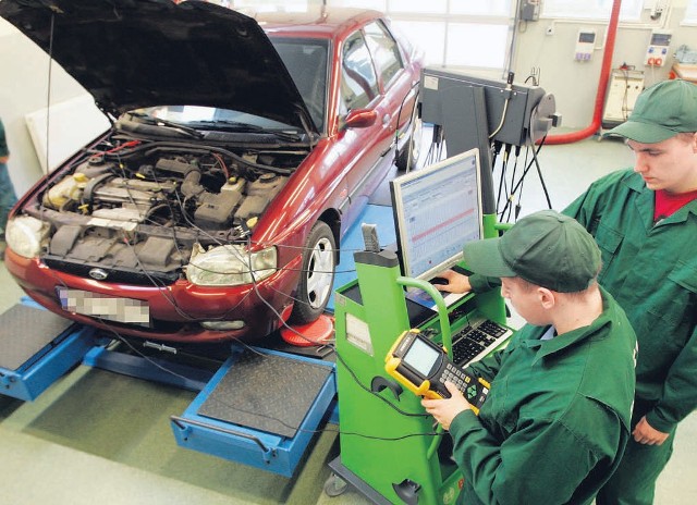 Każde auto musi wyjechać z firmy diagnostycznej ze stemplem w dowodzie rejestracyjnym