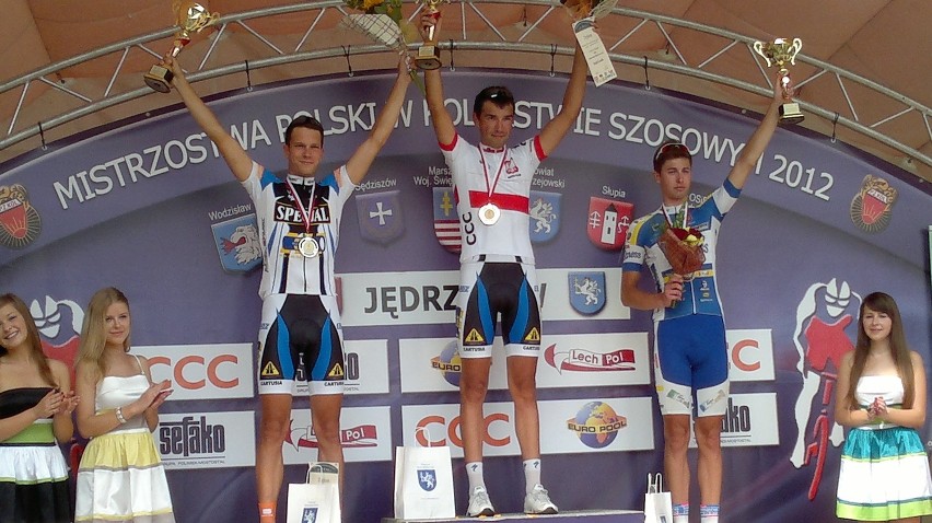 Kamil Gradek i Paweł Bernas na podium czasówki szosowych...