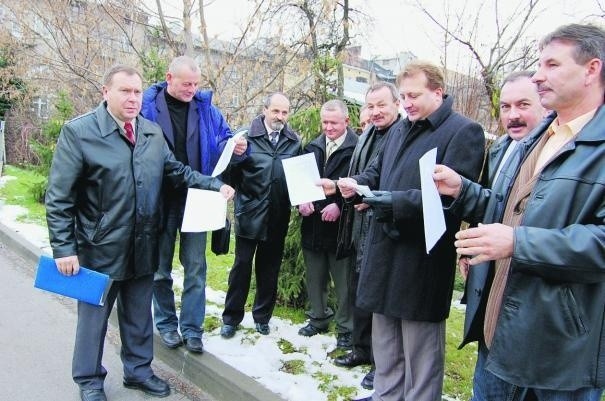 Członkowie Komitetu Obrony Góry Kokocz  zbierają podpisy....