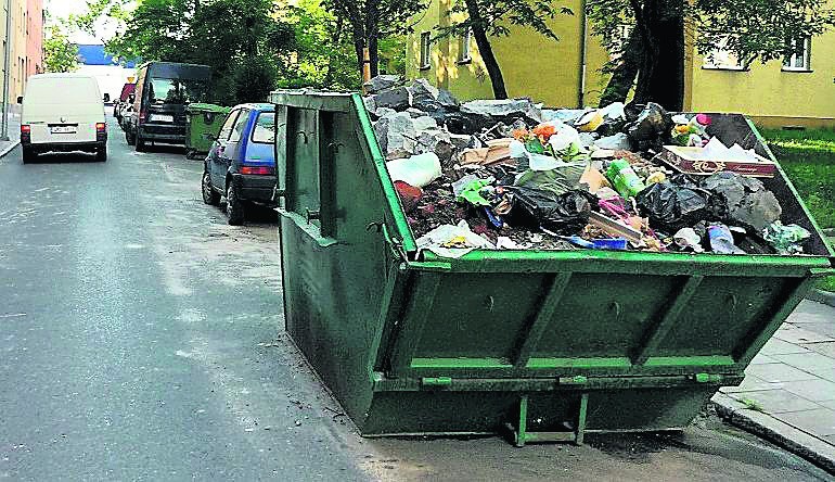 A to pojemniki na naszych ulicach. Trudno je dostrzec