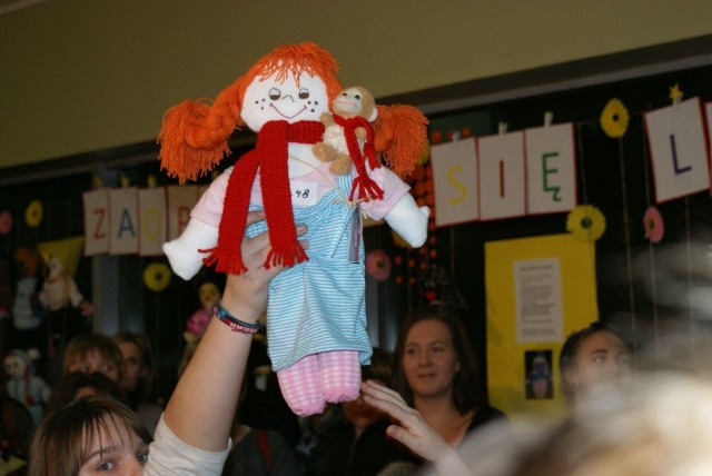 Uczniowie zrobili lalki własnoręcznie