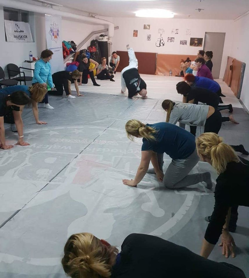 Koło Gospodyń Miejskich w Chodzieży organizuje zajęcia z samoobrony dla kobiet (FOTO)