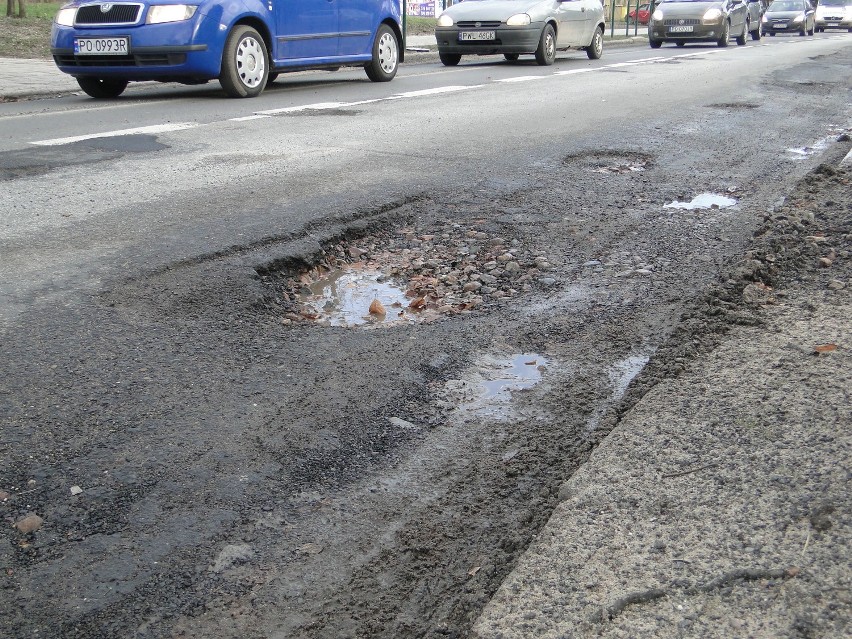 Ulice w Poznaniu przypominają szwajcarski ser