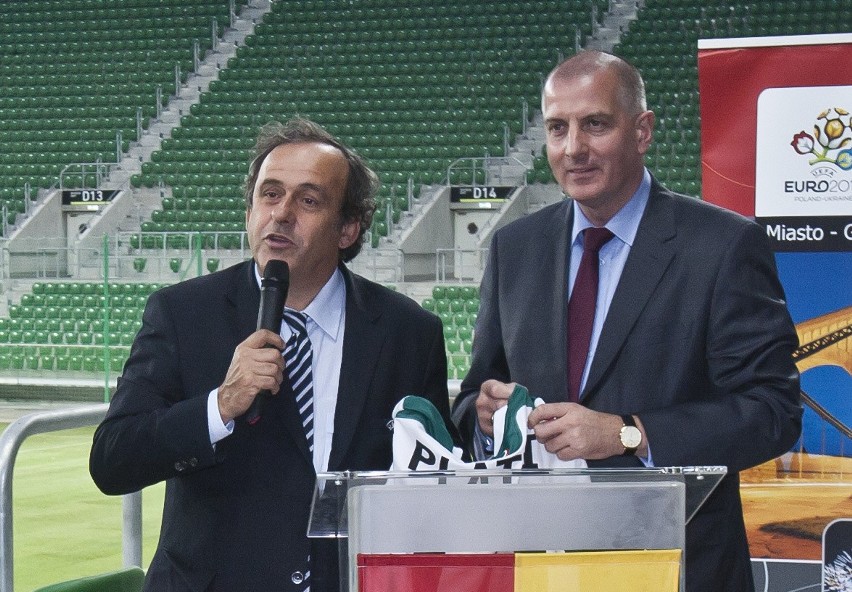 Rafał Dutkiewicz i Michel Platini na stadionie we Wrocławiu