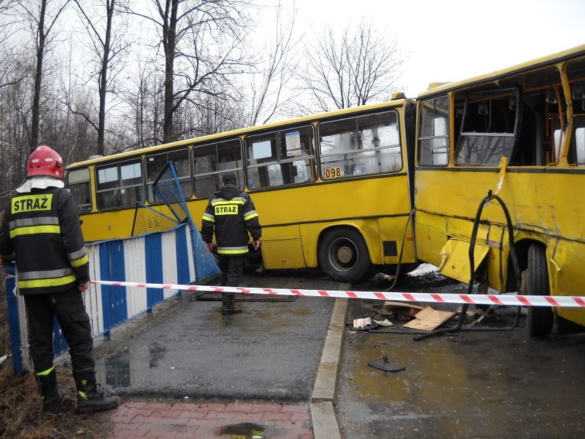 Pięć osób poszkodowanych w zderzeniu autobusów w Mysłowicach [ZDJĘCIA]