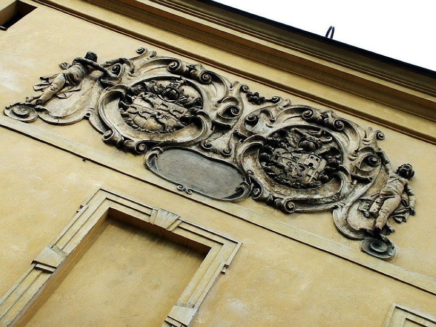 Herb dawnych właścicieli zamku w Prószkowie.