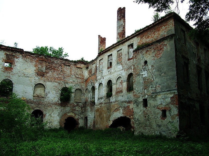 Ruiny zamku w Chrzelicach.