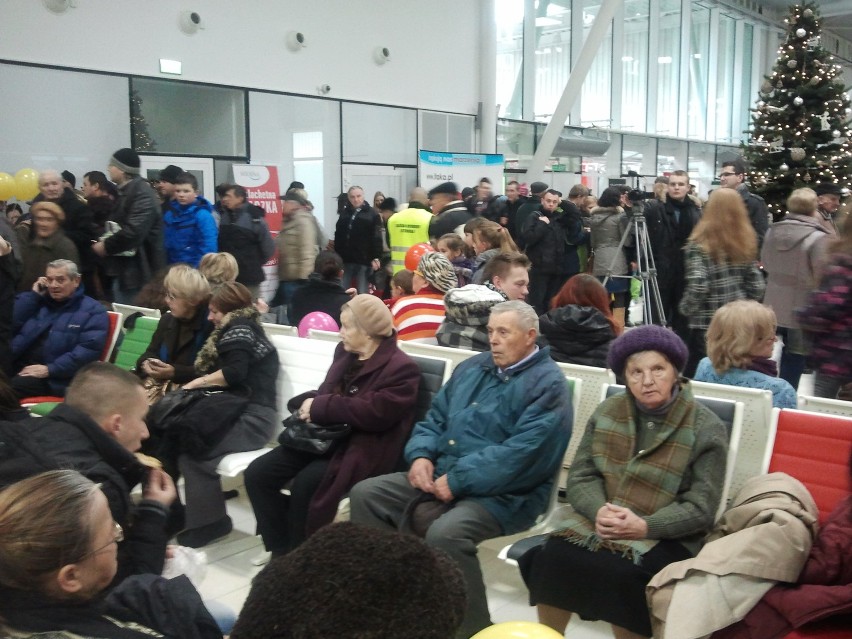 Terminal lotniska jest wypełniony po brzegi