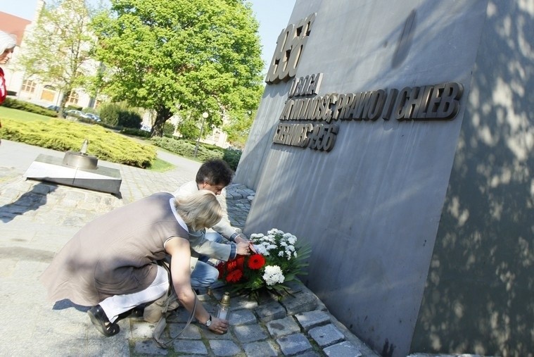 Władze wielkopolskiej "S" złożyły kwiaty pod Pomnikiem...
