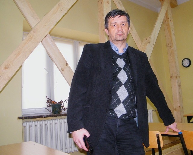 Dyrektor Jacek Polak zmuszony był zamknąć jedną z sal lekcyjnych, by nie doszło do tragedii