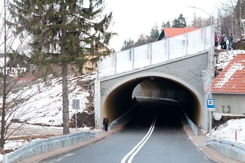Karpacz: Otworzyli nowy tunel. Górą jadą narciarze, dołem samochody (ZDJĘCIA)