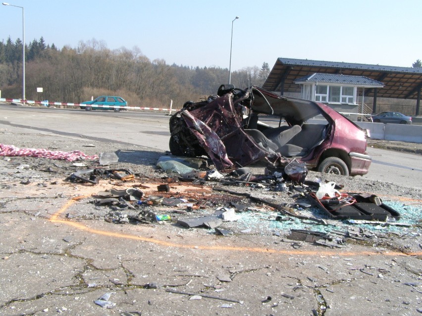 Wypadek w Chyżnem. Kierowca zginął, pasażerowie walczą o życie [AKTUALIZACJA]