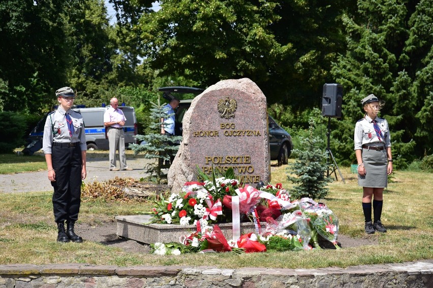 Po złożeniu kwiatów przy pomniku Polskiego Państwa...