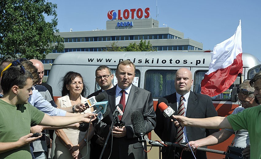 Gdańsk: 150 tys. podpisów przeciwko prywatyzacji Lotosu (ZDJĘCIA)