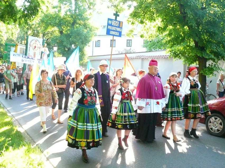 Z Łowicza wyruszyła na Jasną Górę jedna z najstarszych pielgrzymek (Zdjęcia)