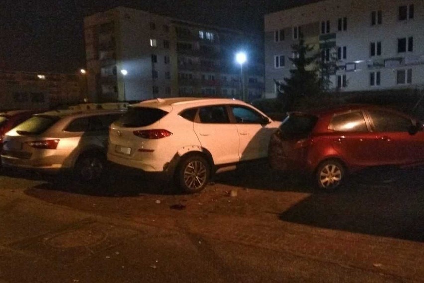 Pijany 21-letni kierowca wjechał w zaparkowane samochody. Zatrzymał go świadek zdarzenia
