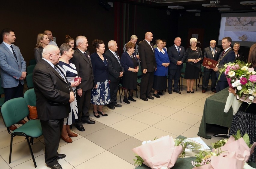 Sztum. Złote gody jedenastu par. Odebrali odznaczenia od prezydenta RP i gratulacje od burmistrza 