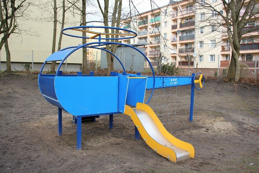 Przy Przedszkolu nr 1 w Lęborku stanał nowy plac zabaw. Inwestycję sfinansowaną w ramach Budżetu Obywatelskiego