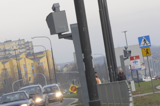 Fotoradar będzie urządzeniem przenośnym, strażnicy będą go instalować zarówno w masztach, które stoją przy drogach na terenie Lublina, jak też ustawiać na specjalnym trójnogu przy wybranych ulicach