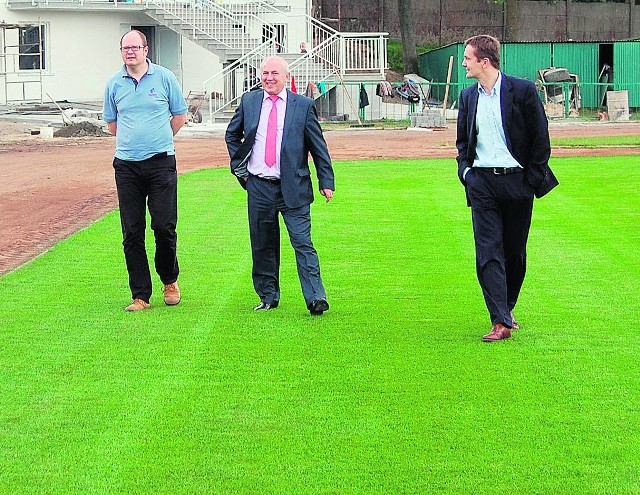 Prezydent Gdańska wraz z prezesem Druteksu oglądał stadion w Bytowie