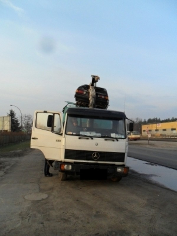 4 kwietnia,  godz. 10:00 na ul Sandomierskiej w Stalowej Woli, zatrzymany został do kontroli kierujący pojazdem marki Fiat Ducato. Tu kierowca ukarany został mandatem karnym oraz zatrzymano dowód rejestracyjny pojazdu z uwagi na niezadowalający stan techniczny pojazdu.

Wypadek w Ustjanowej Górnej. Dachowało audi [zdjęcia]