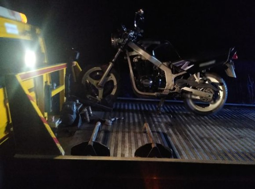 Górowscy policjanci ruszyli w pościg za motocyklistą, który nie zatrzymał się do kontroli. Mężczyzna był nietrzeźwy i nie miał prawa jazdy