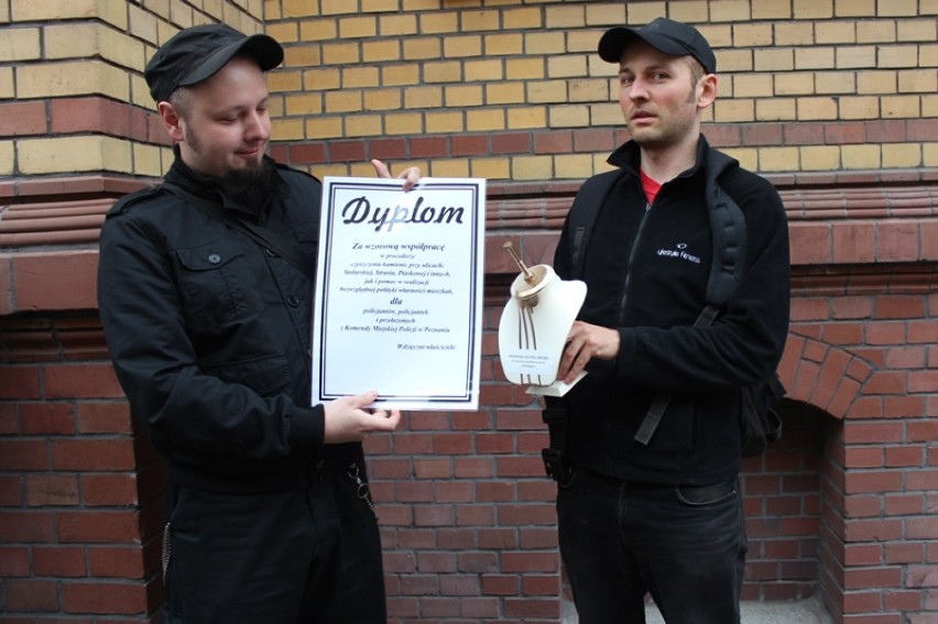 Anarchiści nagrodzili policjantów za „owocną współpracę z bandytami”
