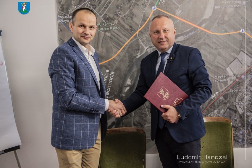 Nowy Sącz. Prezydent Ludomir Handzel podpisał umowy na remont dwóch sądeckich ulic. O które chodzi?