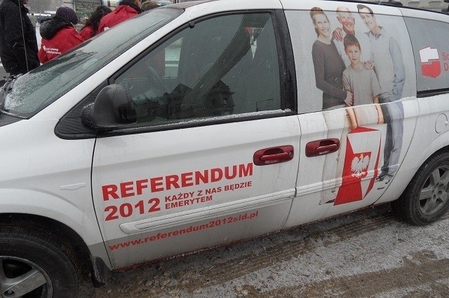 SLD zbiera w Częstochowie podpisy pod referendum ws wieku emerytalnego.