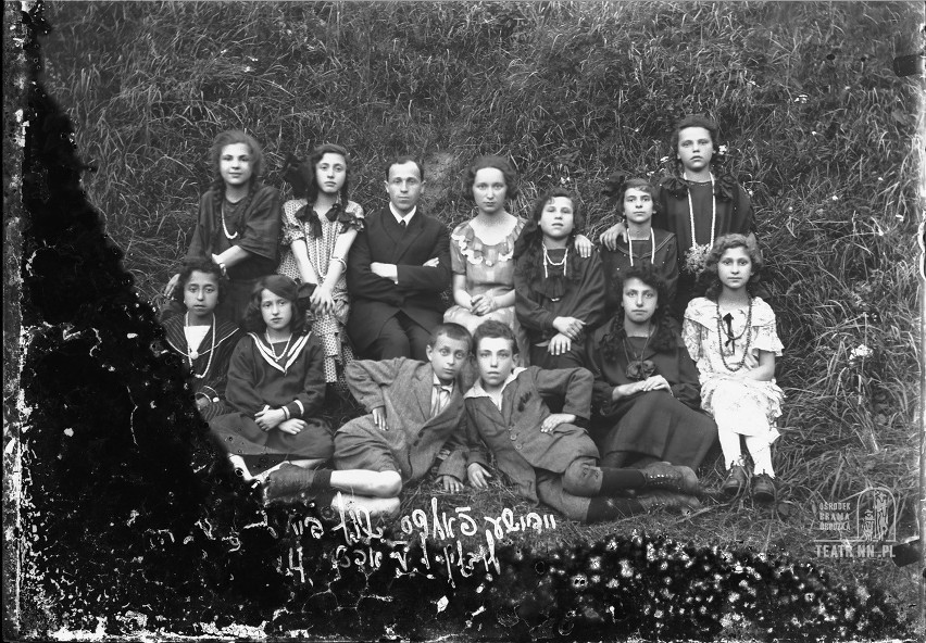 Dzieci z podstawowej szkoły żydowskiej