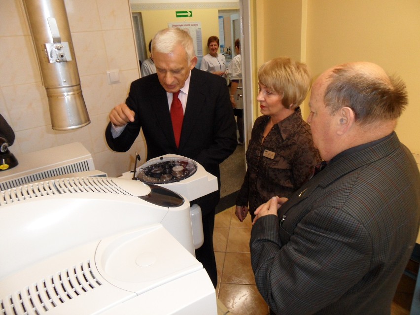 Miasteczko Śl: Prof. Buzek otworzył unikatową pracownię atomową